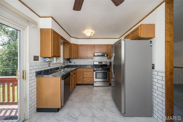 11932 Ameling Road, Maryland Heights, MO 63043