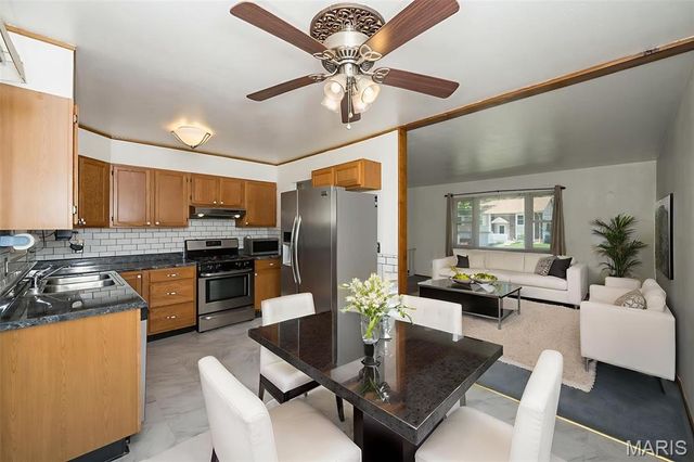 11932 Ameling Road, Maryland Heights, MO 63043