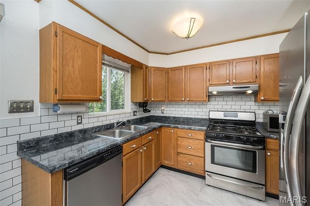 11932 Ameling Road, Maryland Heights, MO 63043