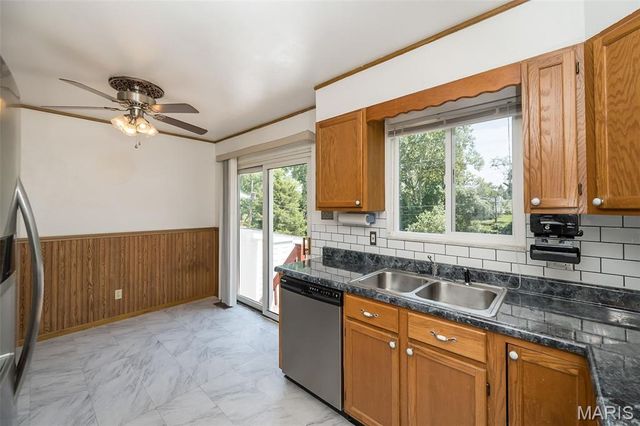 11932 Ameling Road, Maryland Heights, MO 63043