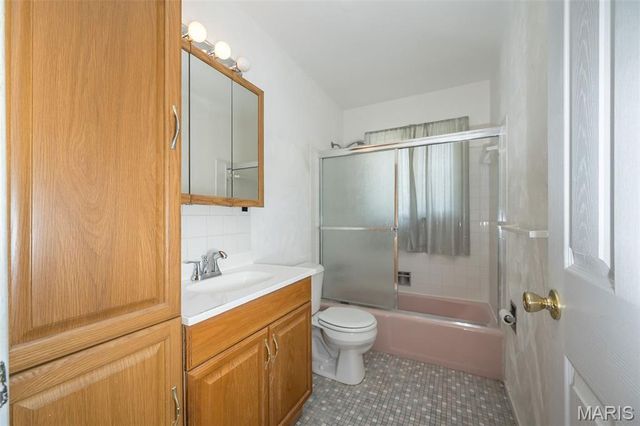 11932 Ameling Road, Maryland Heights, MO 63043