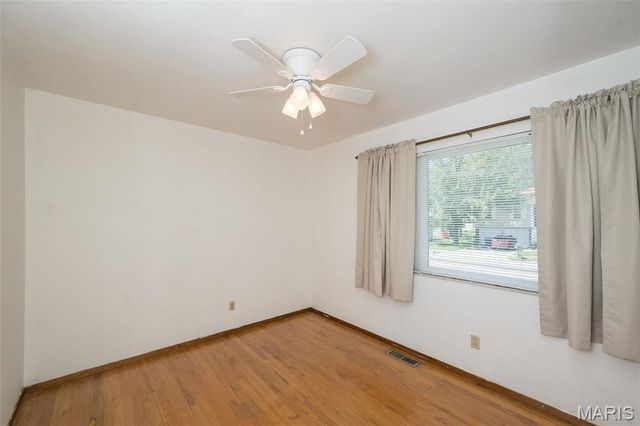 11932 Ameling Road, Maryland Heights, MO 63043