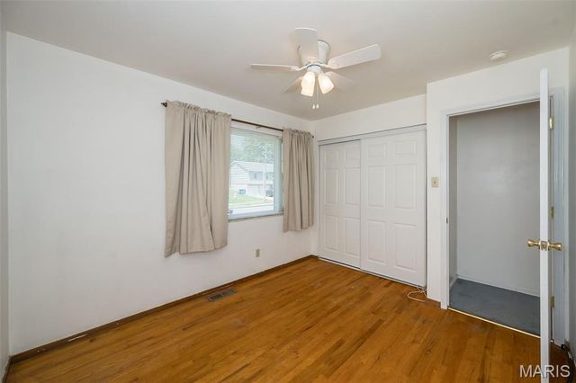 11932 Ameling Road, Maryland Heights, MO 63043