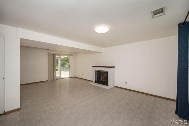 11932 Ameling Road, Maryland Heights, MO 63043
