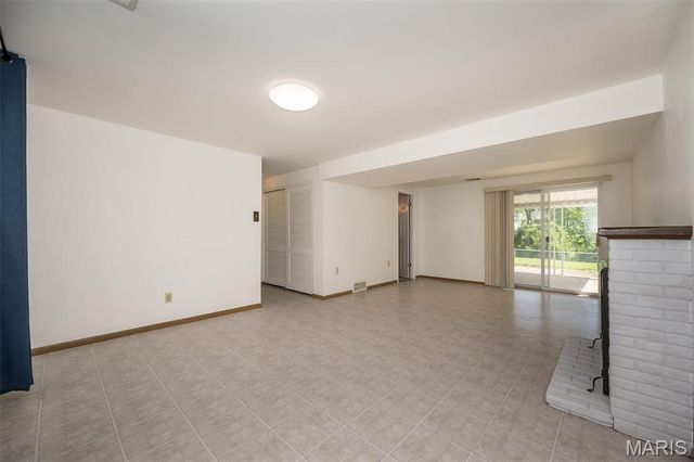 11932 Ameling Road, Maryland Heights, MO 63043
