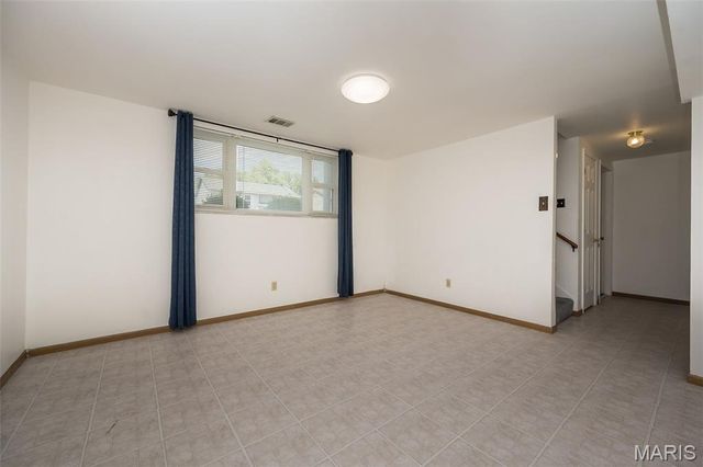 11932 Ameling Road, Maryland Heights, MO 63043