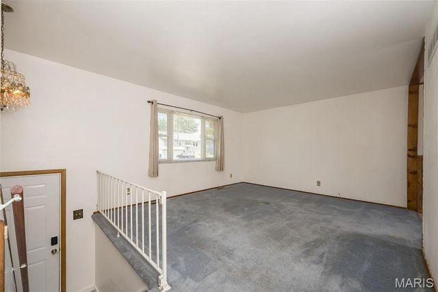 11932 Ameling Road, Maryland Heights, MO 63043