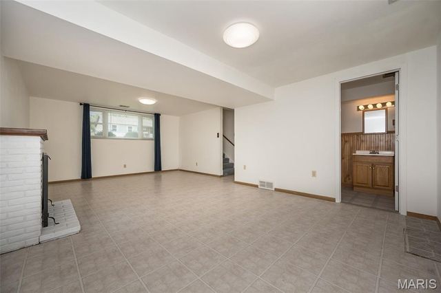11932 Ameling Road, Maryland Heights, MO 63043