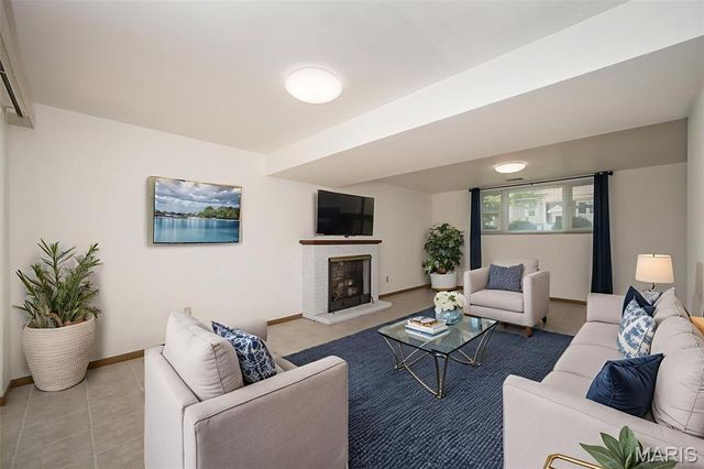 11932 Ameling Road, Maryland Heights, MO 63043