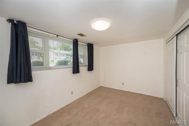 11932 Ameling Road, Maryland Heights, MO 63043