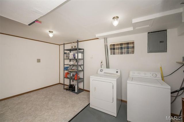 11932 Ameling Road, Maryland Heights, MO 63043