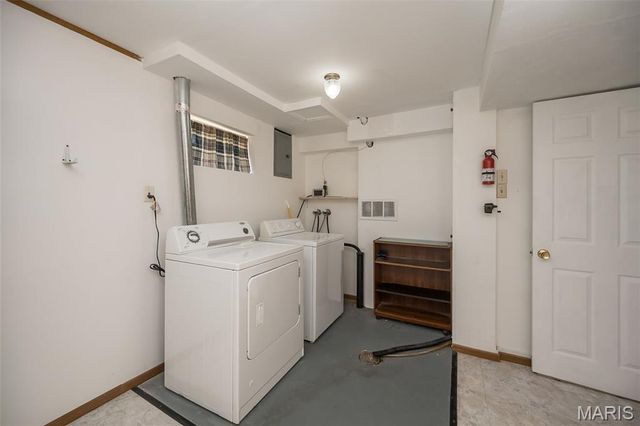 11932 Ameling Road, Maryland Heights, MO 63043