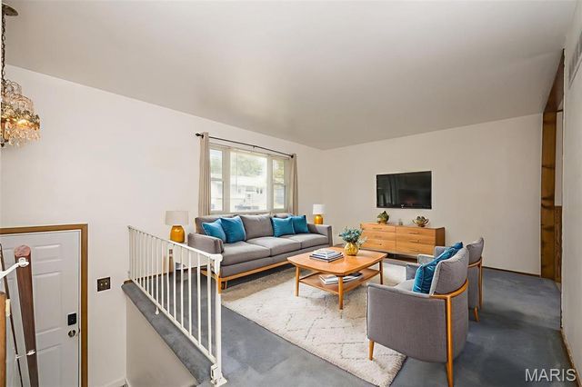 11932 Ameling Road, Maryland Heights, MO 63043