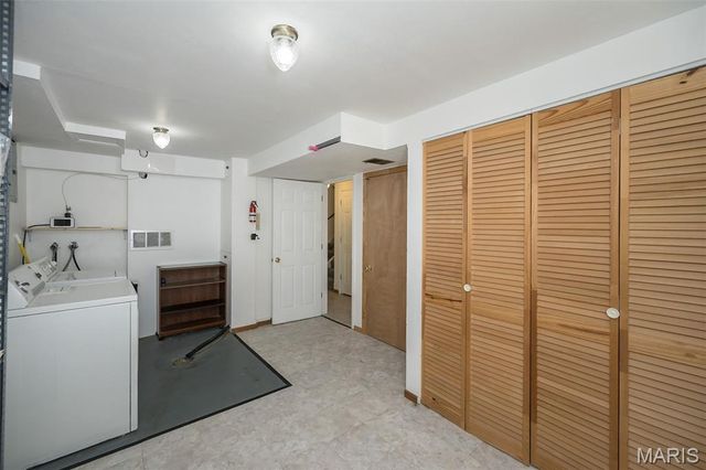 11932 Ameling Road, Maryland Heights, MO 63043