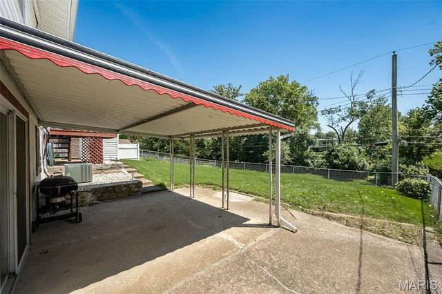11932 Ameling Road, Maryland Heights, MO 63043