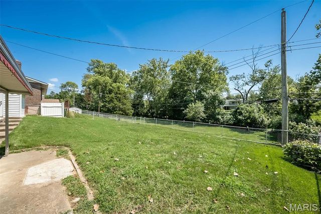 11932 Ameling Road, Maryland Heights, MO 63043
