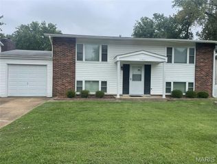 11932 Ameling Road, Maryland Heights, MO 63043