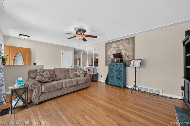 29114 Lori Street, Livonia, MI 48154