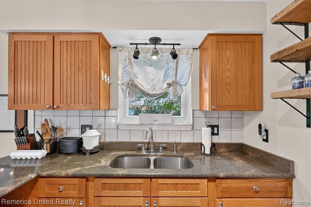 29114 Lori Street, Livonia, MI 48154