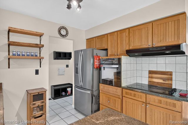 29114 Lori Street, Livonia, MI 48154