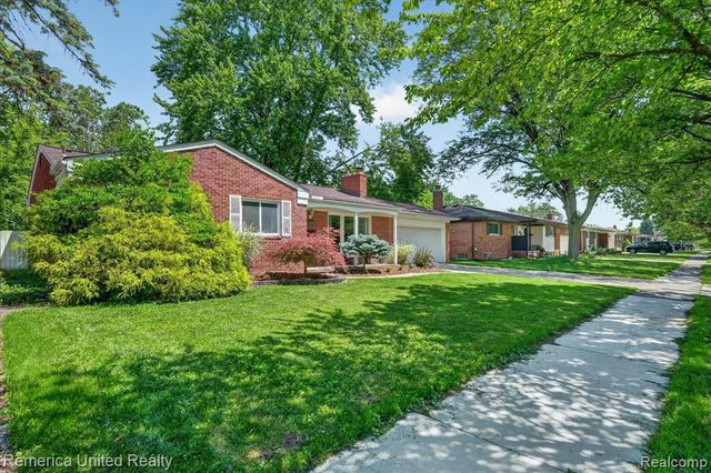 29114 Lori Street, Livonia, MI 48154