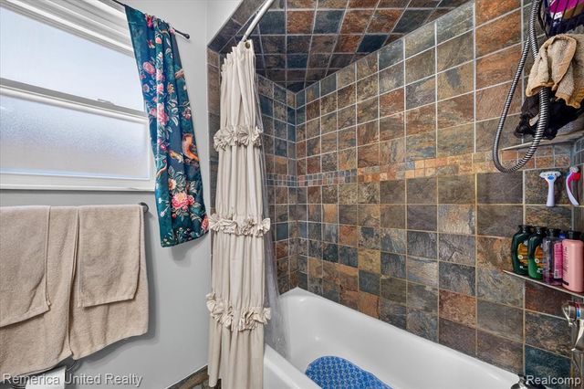 29114 Lori Street, Livonia, MI 48154