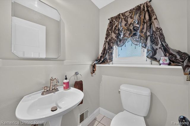 29114 Lori Street, Livonia, MI 48154