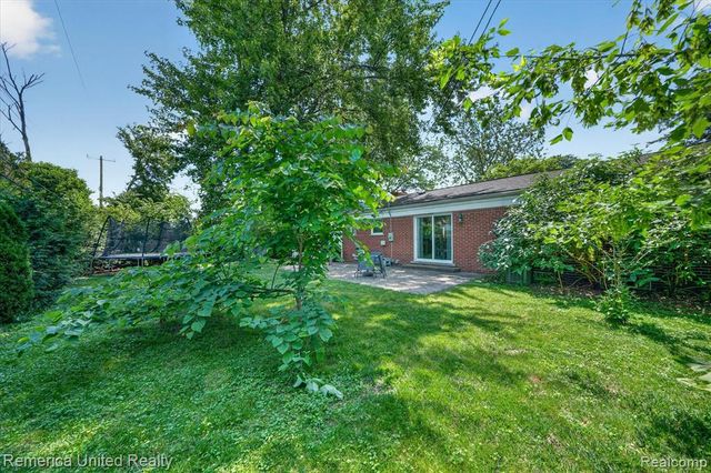 29114 Lori Street, Livonia, MI 48154