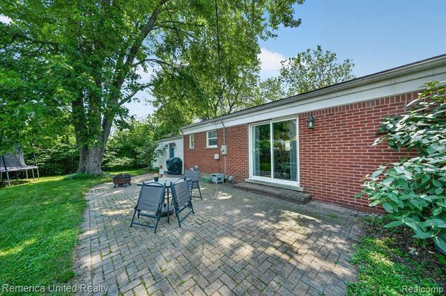 29114 Lori Street, Livonia, MI 48154
