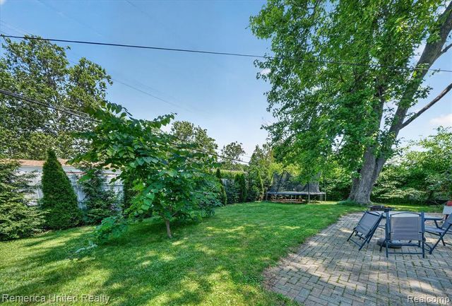 29114 Lori Street, Livonia, MI 48154