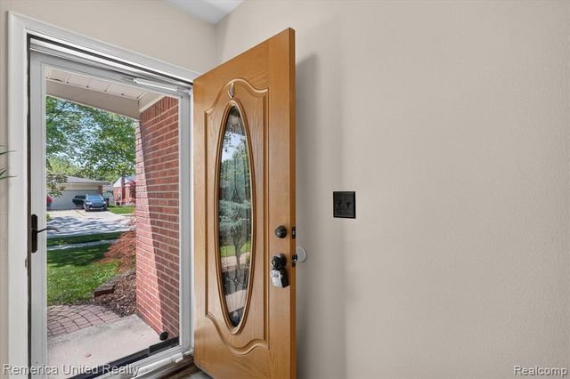 29114 Lori Street, Livonia, MI 48154