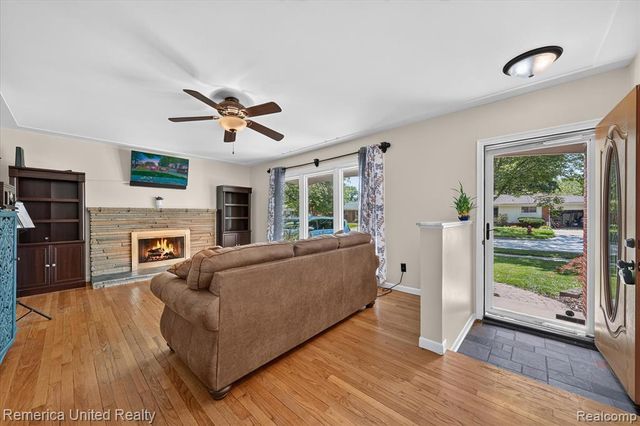 29114 Lori Street, Livonia, MI 48154