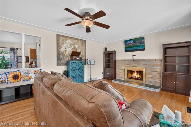 29114 Lori Street, Livonia, MI 48154