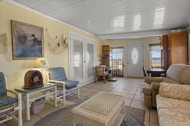 6825 S LAKE HENRY DRIVE NE, Winter Haven, FL 33881