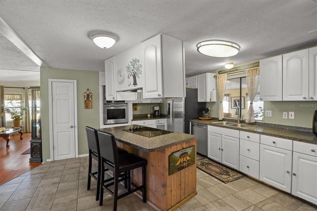 6825 S LAKE HENRY DRIVE NE, Winter Haven, FL 33881