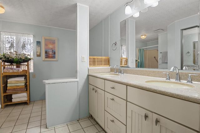 6825 S LAKE HENRY DRIVE NE, Winter Haven, FL 33881