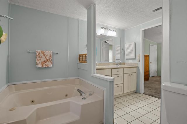 6825 S LAKE HENRY DRIVE NE, Winter Haven, FL 33881