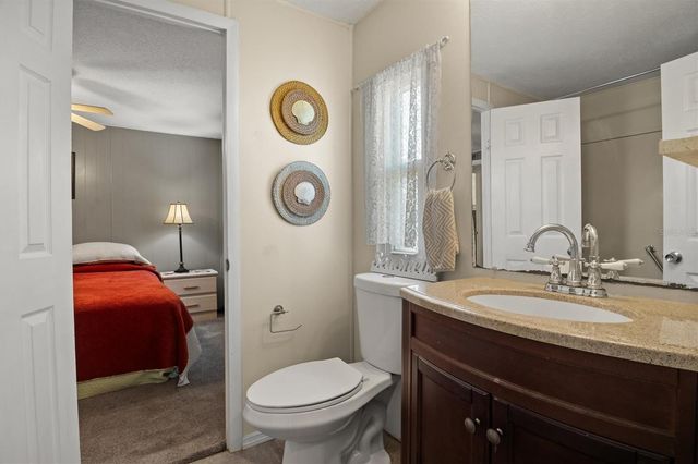 6825 S LAKE HENRY DRIVE NE, Winter Haven, FL 33881