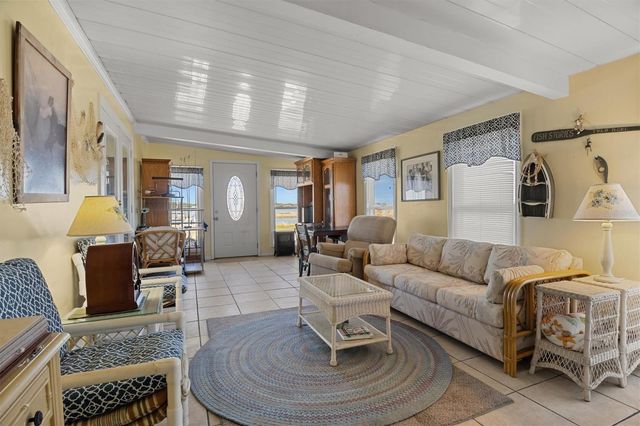 6825 S LAKE HENRY DRIVE NE, Winter Haven, FL 33881