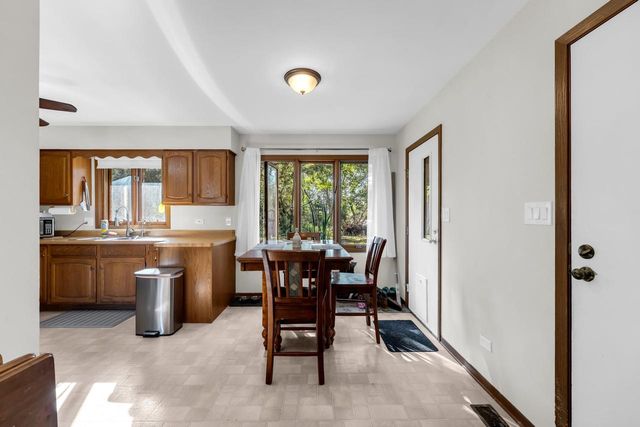 N2443 Giles DRIVE, Burlington, WI 53105