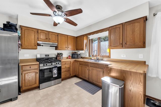N2443 Giles DRIVE, Burlington, WI 53105