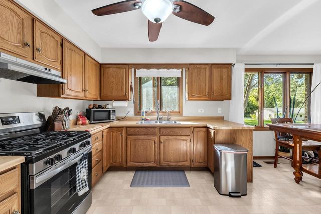 N2443 Giles DRIVE, Burlington, WI 53105