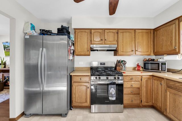 N2443 Giles DRIVE, Burlington, WI 53105
