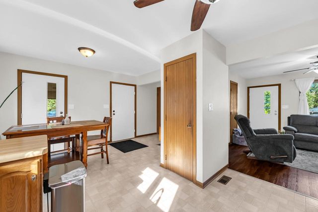 N2443 Giles DRIVE, Burlington, WI 53105