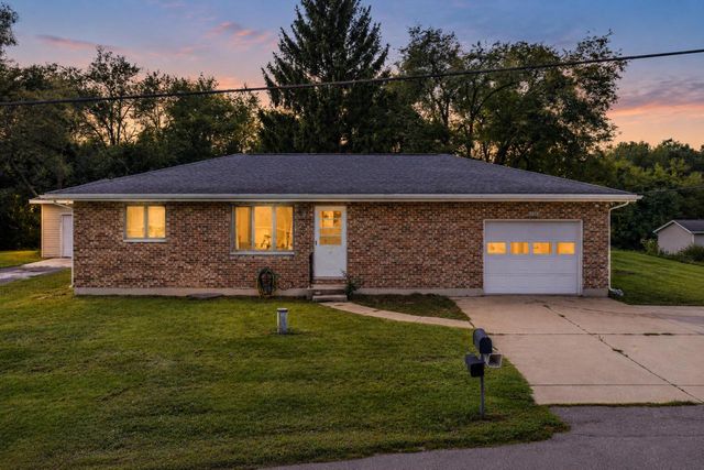 N2443 Giles DRIVE, Burlington, WI 53105