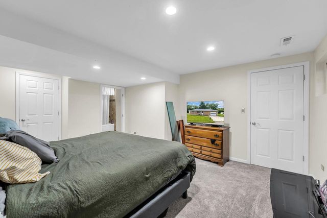 N2443 Giles DRIVE, Burlington, WI 53105