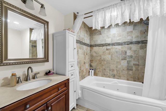 N2443 Giles DRIVE, Burlington, WI 53105