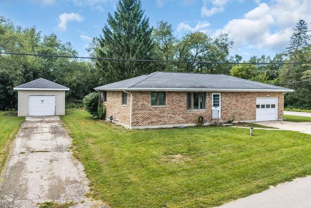 N2443 Giles DRIVE, Burlington, WI 53105