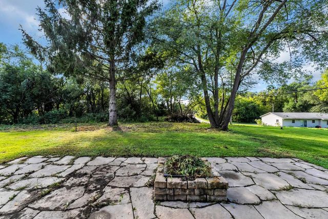 N2443 Giles DRIVE, Burlington, WI 53105
