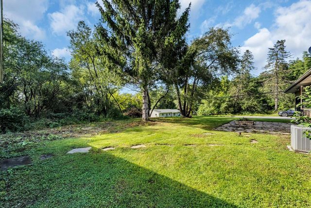 N2443 Giles DRIVE, Burlington, WI 53105
